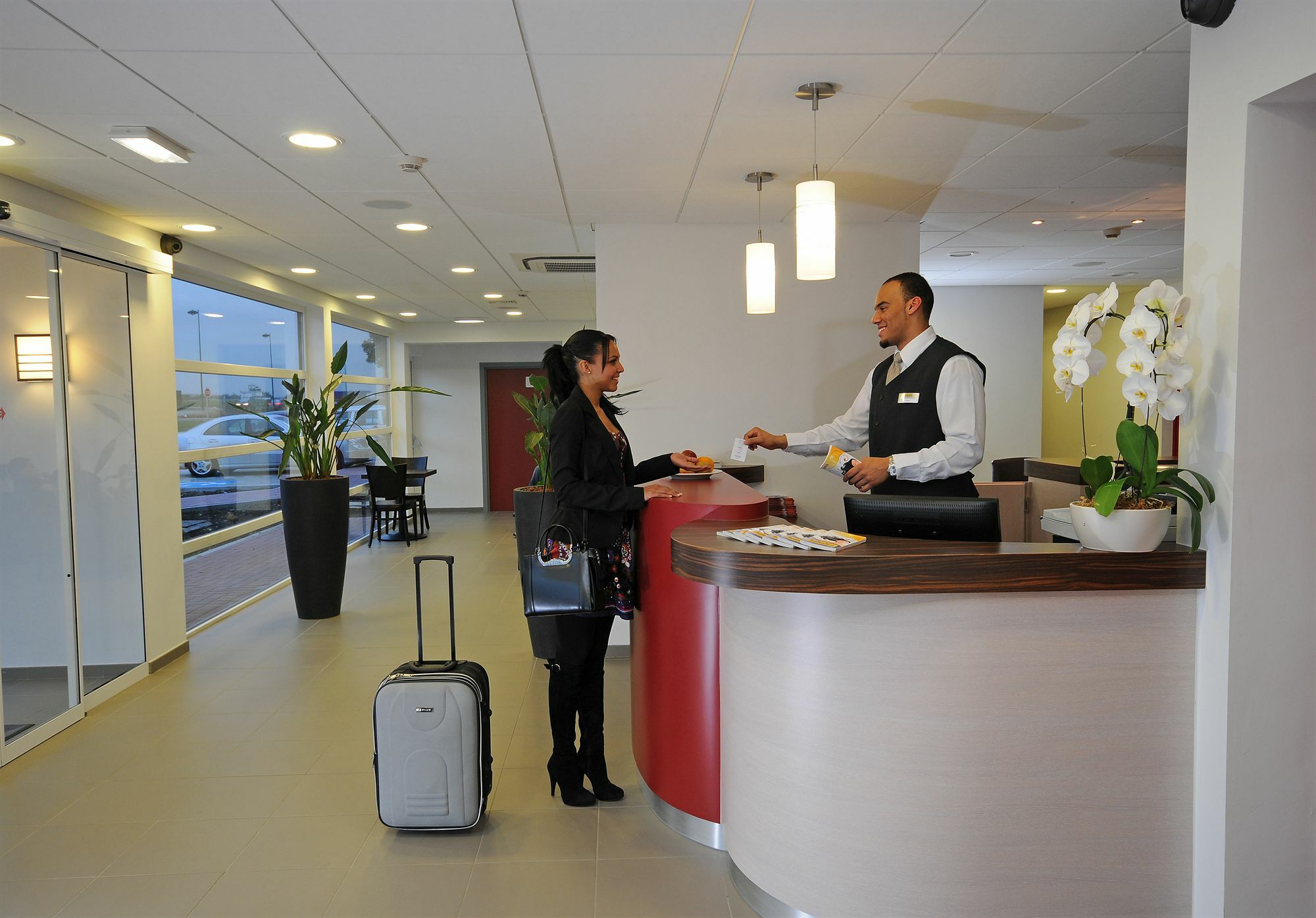 Dc Hotel Charleroi Airport Exterior photo